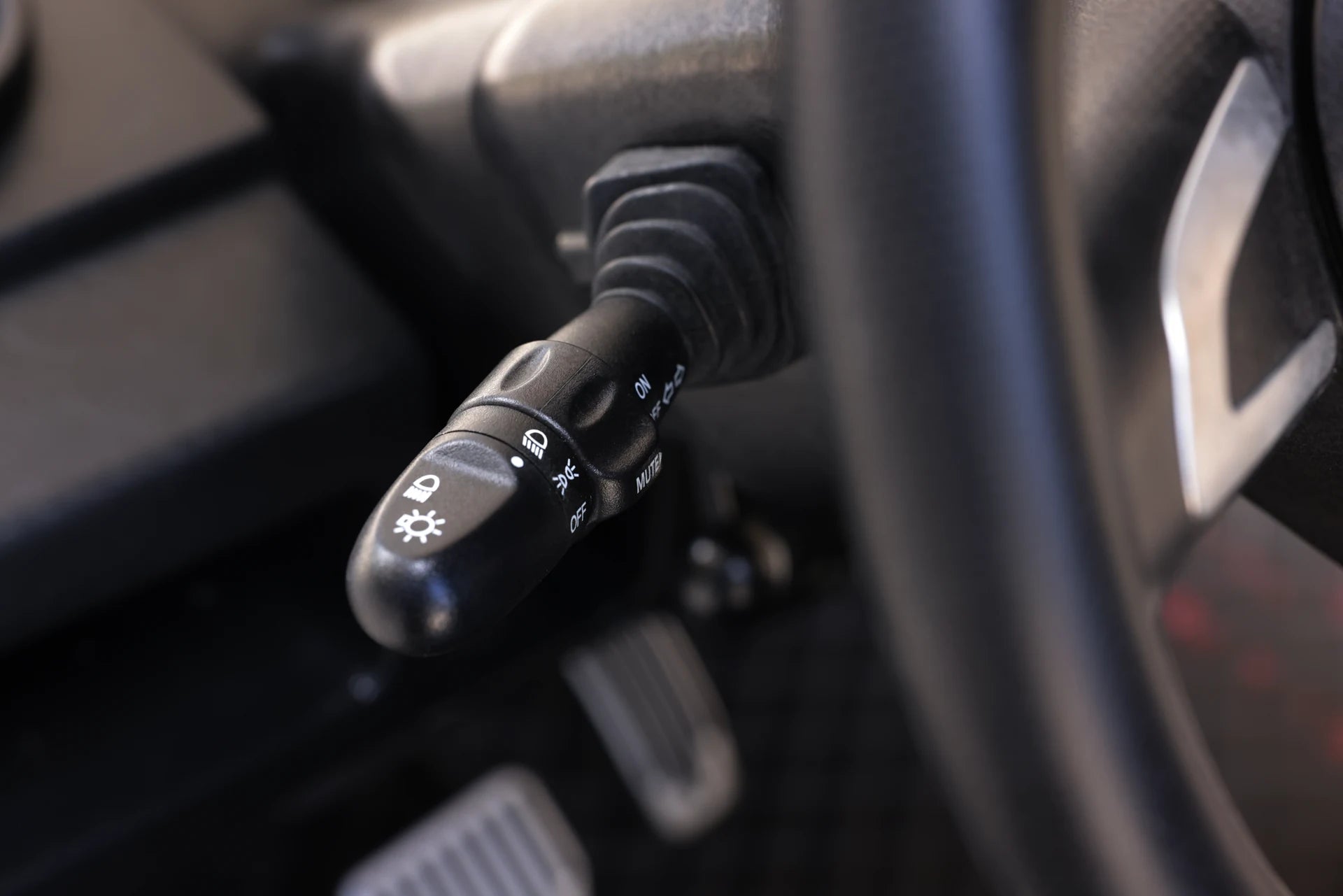 Apium A2 — Indicator and lighting controls