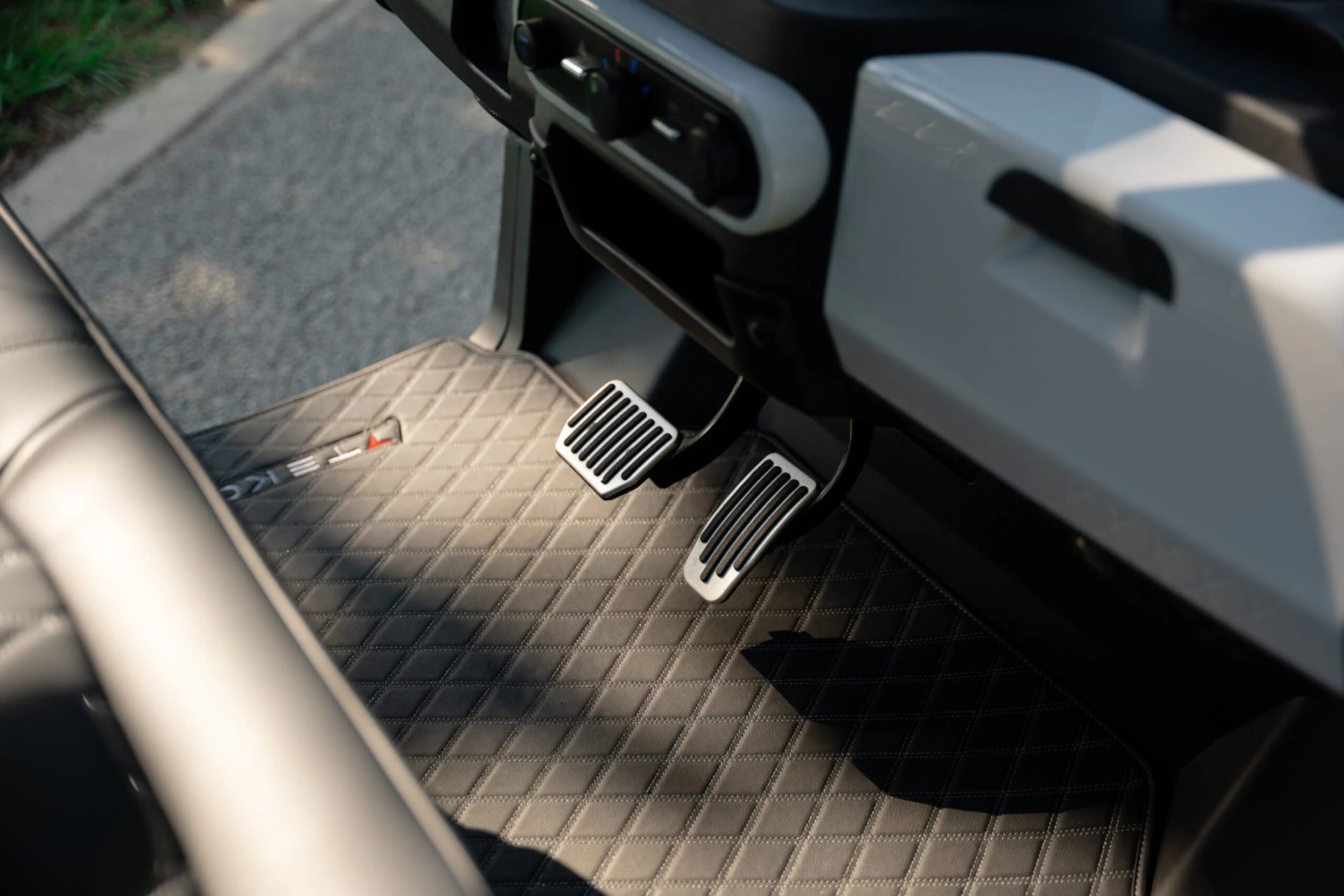 Apium A4 — Pedal layout