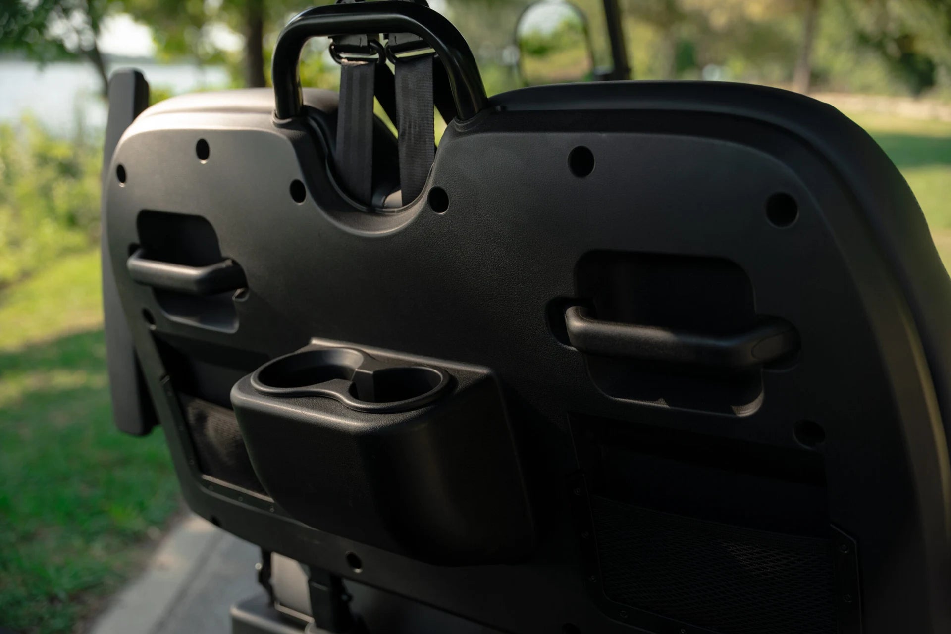 Apium A4 — Rear passenger convenience