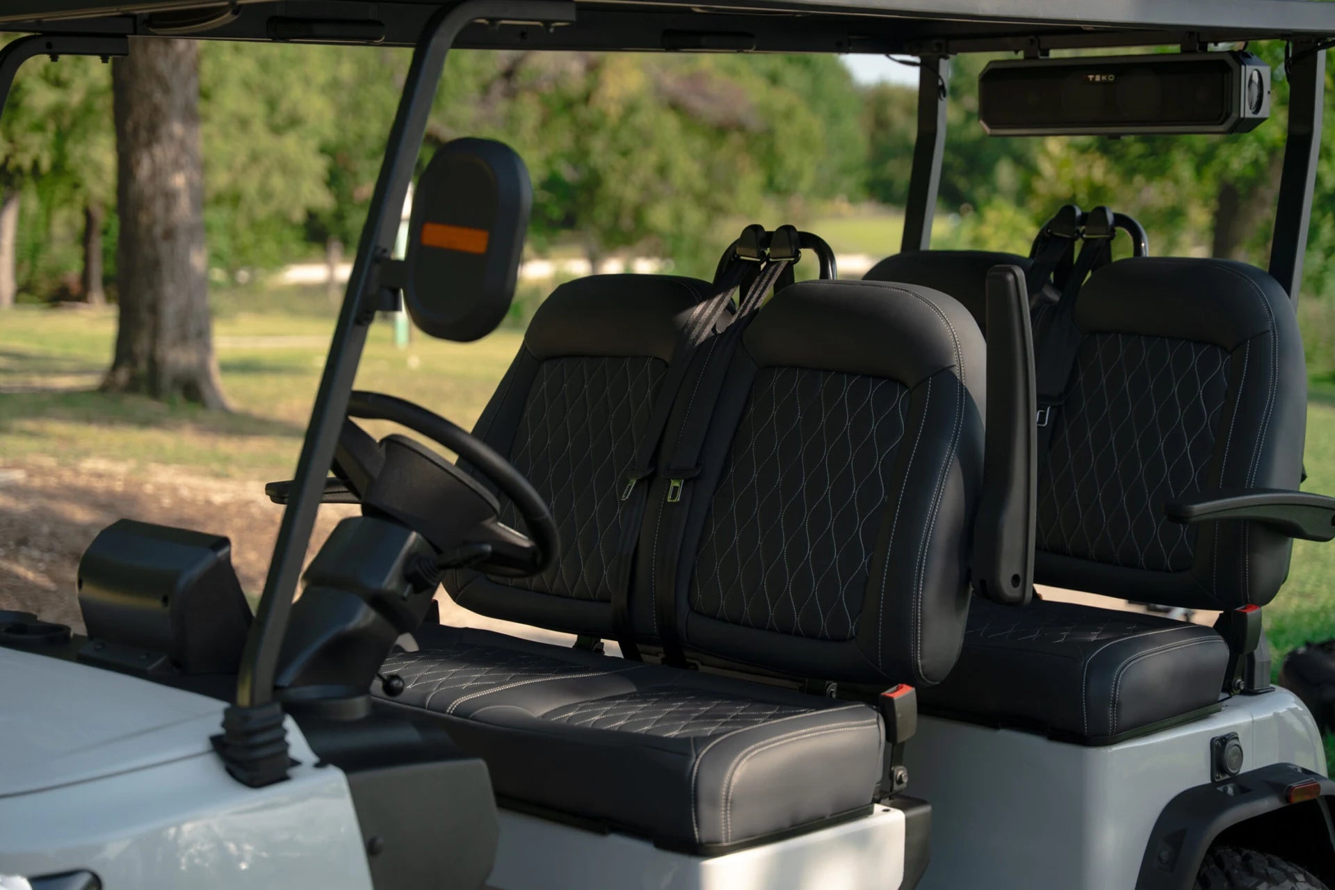Apium A4 — Forward-facing seating